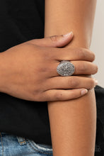 Load image into Gallery viewer, Paparazzi Test Your LUXE - Silver
