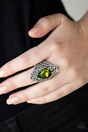 Paparazzi Hollywood Heiress Green Ring