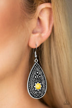 Load image into Gallery viewer, Paparazzi Summer Sol Yellow Earring
